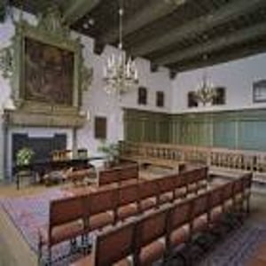 Loop binnen bij de Schepenzaal